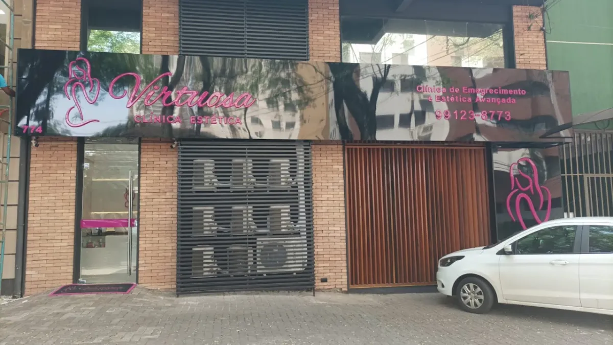 Fachada da Virtuosa com a assinatura rosa da marca na Rua Marechal Deodoro, 774, em Foz do Iguaçu